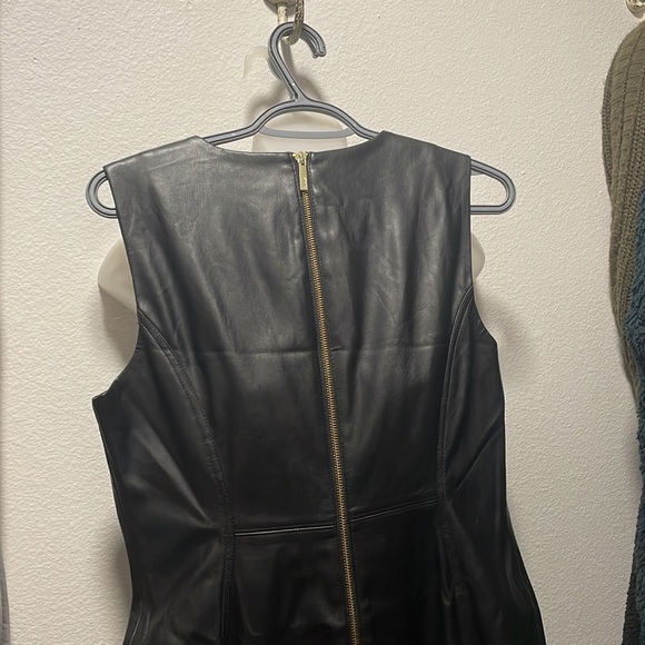 Calvin Klein - Picture 7 of 11